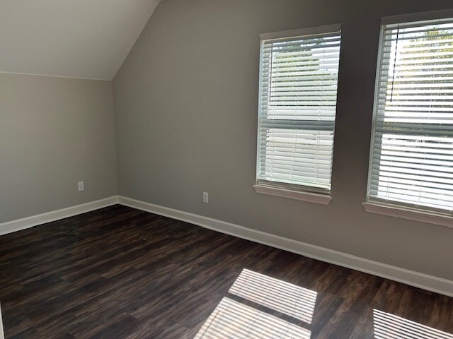 Building Photo - 409 W Maple Ave