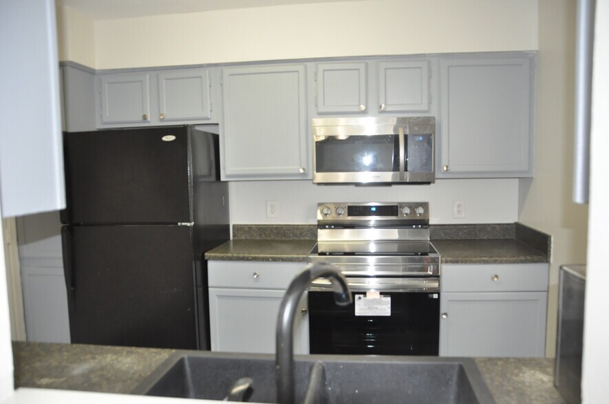 Building Photo - 2982 Embassy Ct