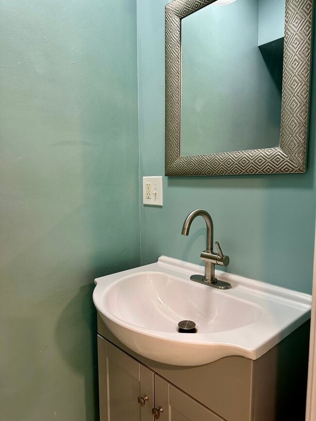 Building Photo - 929 Clarissa St