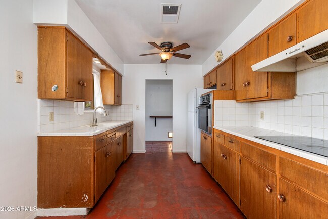 Building Photo - 1524 W Ocotillo Rd