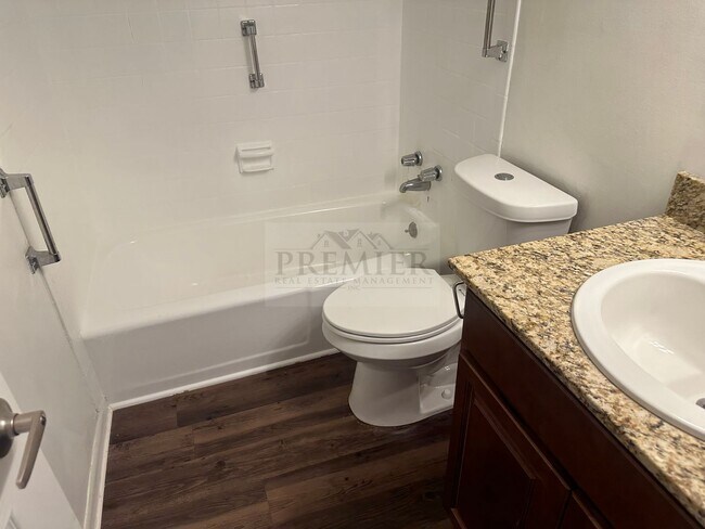 Building Photo - Updated 1 bed / 1 bath apartment - 60 West...