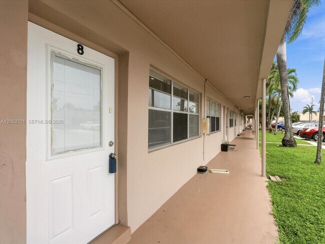 Building Photo - 230 SW 11th Ave
