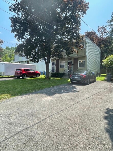 Driveway (2 to 3 Cars deep) - 326D Cortland St