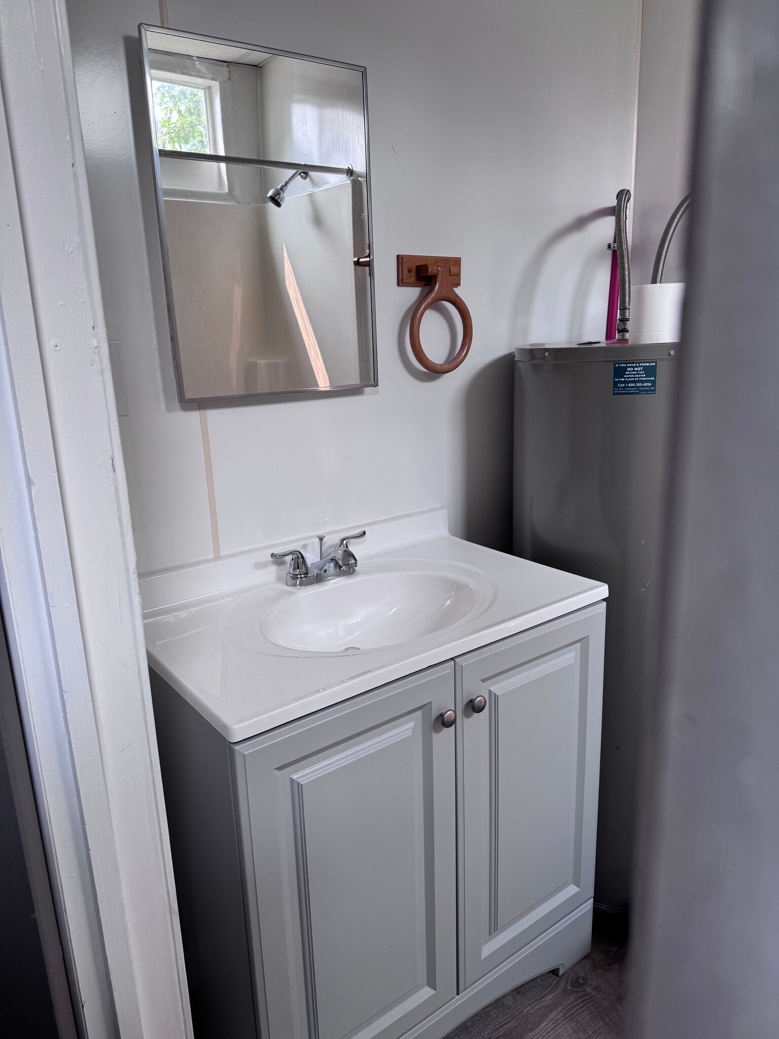 Bath - 906 West Ave