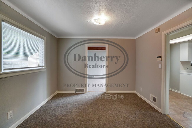 Building Photo - 1017 Searles Rd