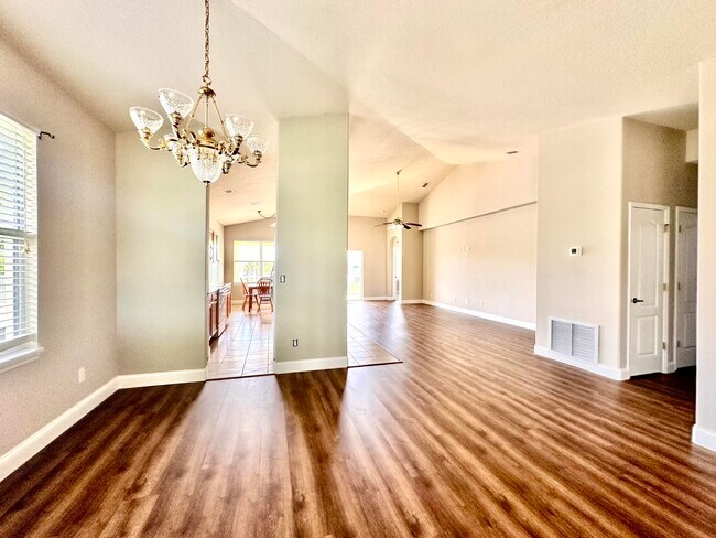 Building Photo - 3900 Playa Del Sol Dr