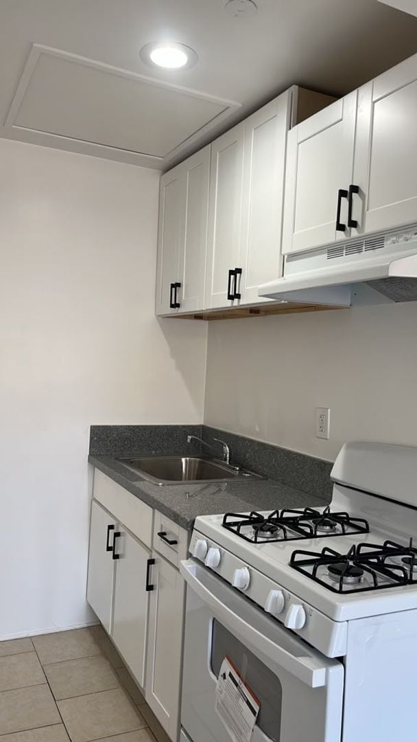 Building Photo - Charming, Remodeled Studio Apartment in Panorama City