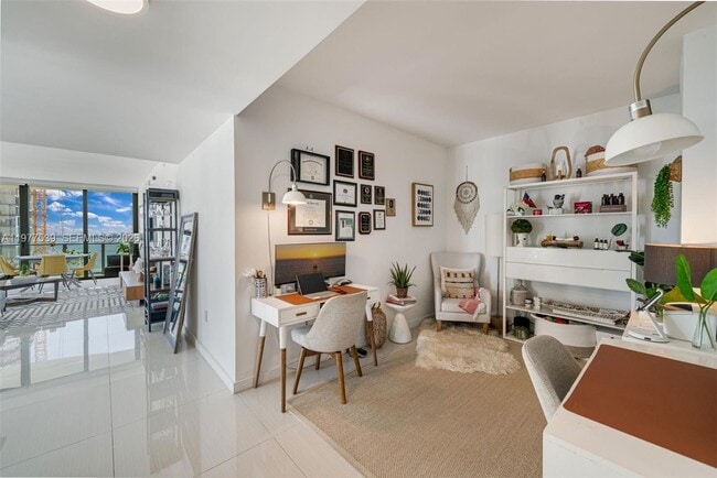 Building Photo - 460 NE 28th St