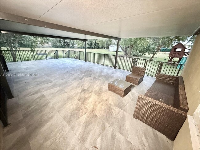 Building Photo - 1621 SW 117th Ave