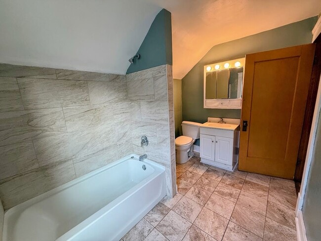 Building Photo - Beautiful 3 bedroom home on corner lot with garage - Canton NW