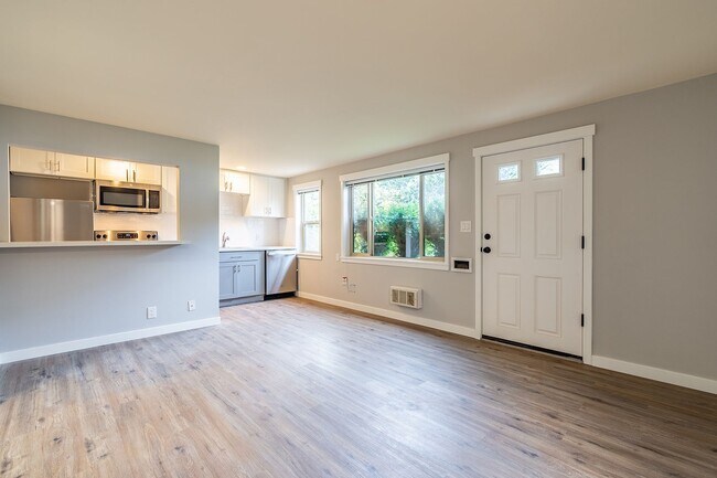 Building Photo - Charming Ballard  Daylight One Bedroom Plu...
