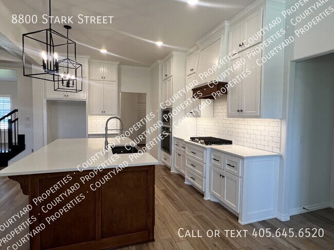 Building Photo - 8800 Stark St