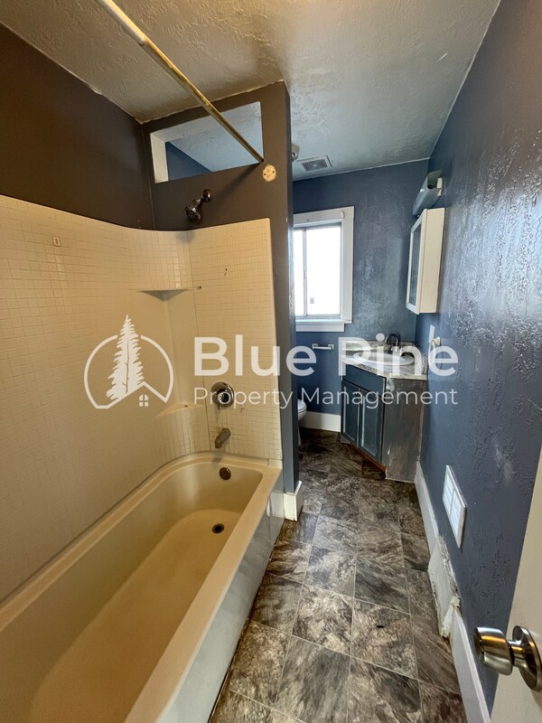 Building Photo - 236 W Young St