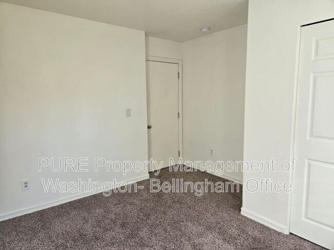 Building Photo - 3013 Pacific St