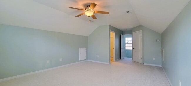 Building Photo - Large 4 bedroom 3 1/2 bath home that backs up to the 15th green in Magnolia Green.