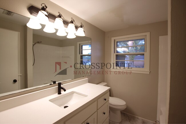 Building Photo - Available! Remodeled 2 Bedroom 1 Bath in Lindale ISD!