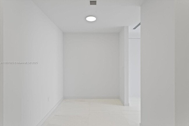 Building Photo - 300 Biscayne Blvd Way