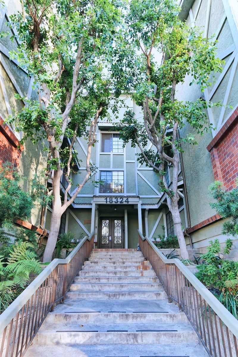 Building Photo - 18324 Clark St