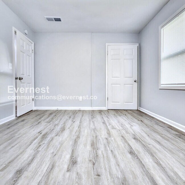 Building Photo - 1079 Shieldcrest Way