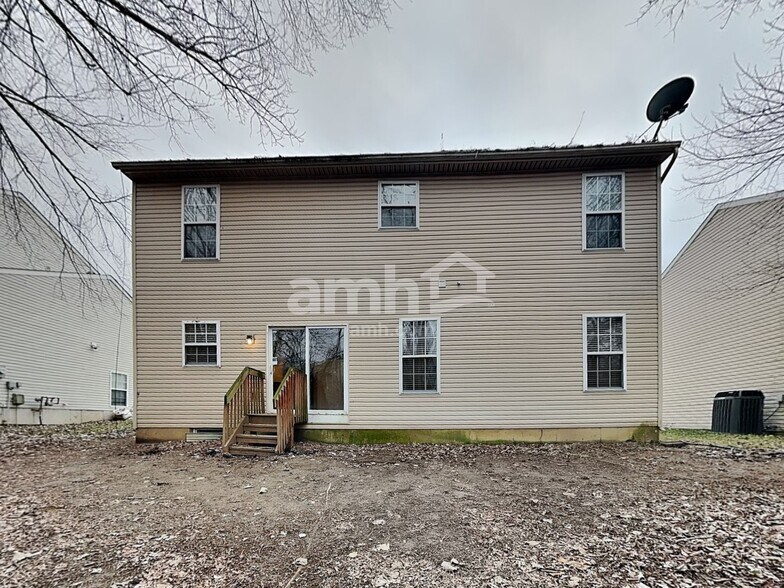 Building Photo - 5117 Rivers Edge Blvd