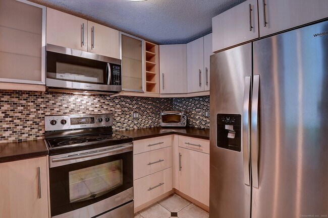 Building Photo - 28 Dutton Pl Way