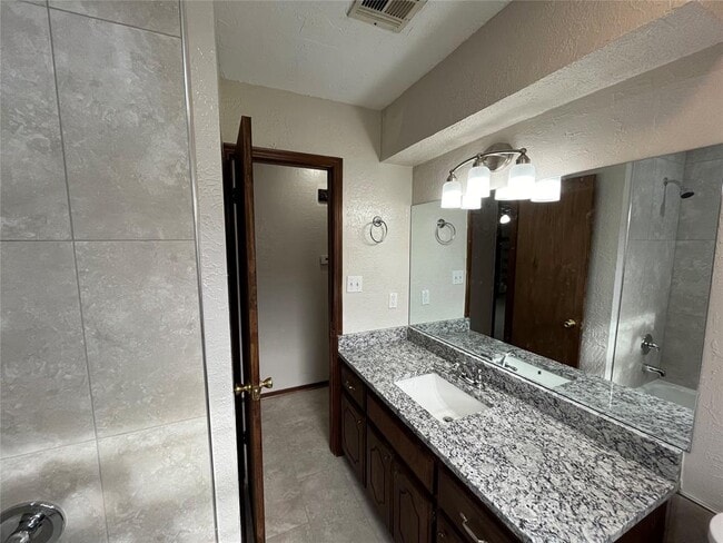 Building Photo - 1505 Kingston Rd