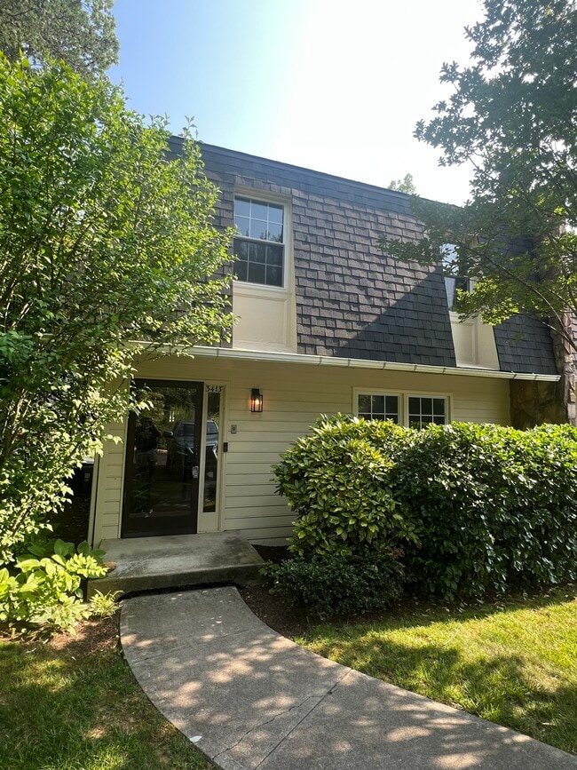 Building Photo - 3413 Stonehenge Sq