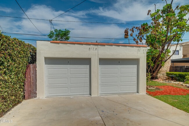 Building Photo - 916 N Stoneman Ave