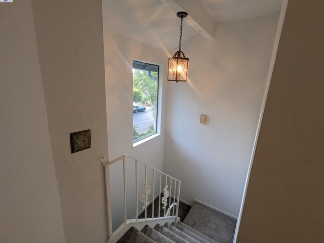 Building Photo - 744 Palomino Dr