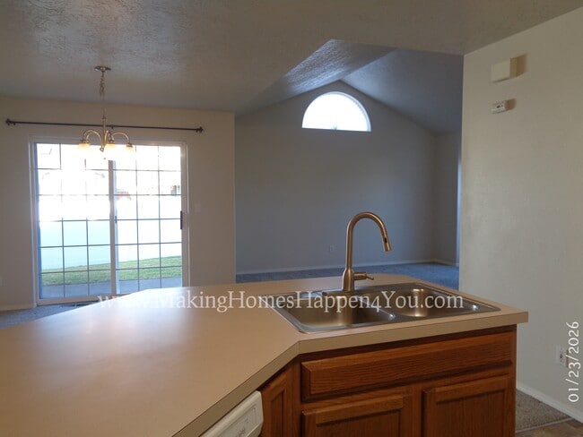 Building Photo - 7475 Parkplace Dr NE