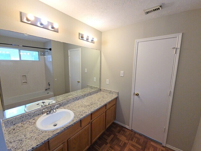Building Photo - 21802 Westfield Ridge Dr