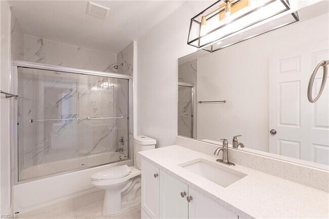 Building Photo - 2007 NW 21st St