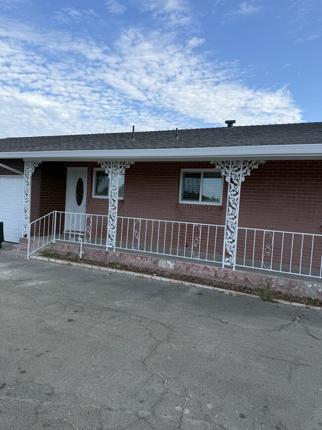 Building Photo - 7401 Yosemite Blvd