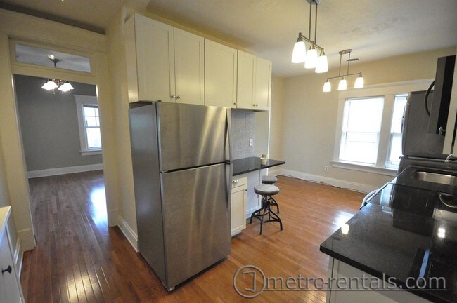 Building Photo - 195 Thurman Ave