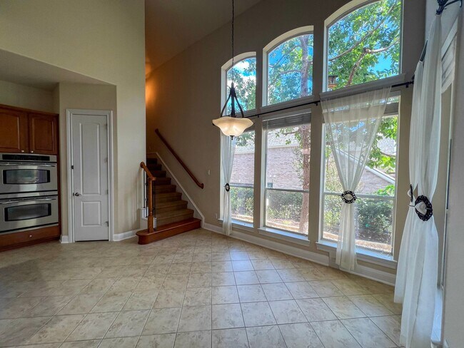 Building Photo - The Ridge at Alta Vista