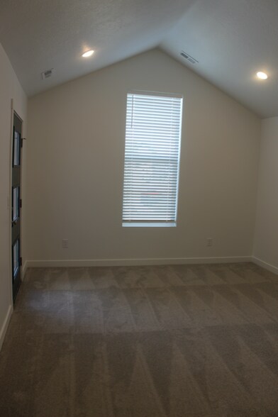 Building Photo - 98 E 1760 N