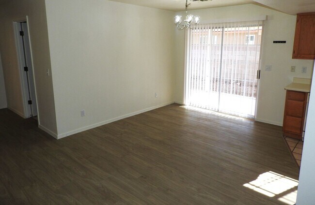 Building Photo - 3+2 Stylish, Move-In Ready Home with New Flooring and Fresh Interior