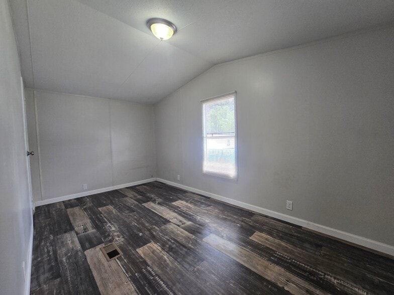 Building Photo - 210 Jamback Rd