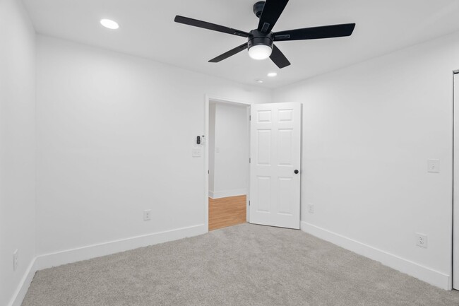 Building Photo - AVAILABLE NOW at a Good Price. 3 Bed 2 Bath FOR LEASE in Pulaski. $1300 Rent.