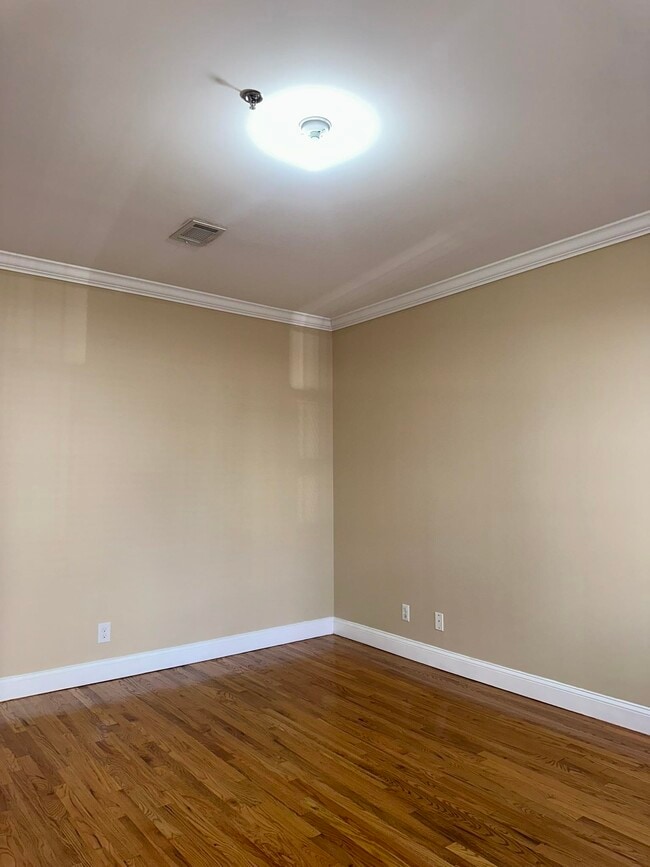 Building Photo - 272 St Pauls Ave