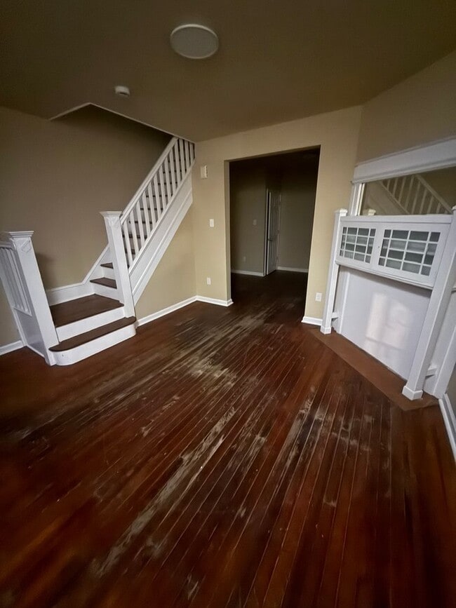 Building Photo - Beautiful 3 bedroom house