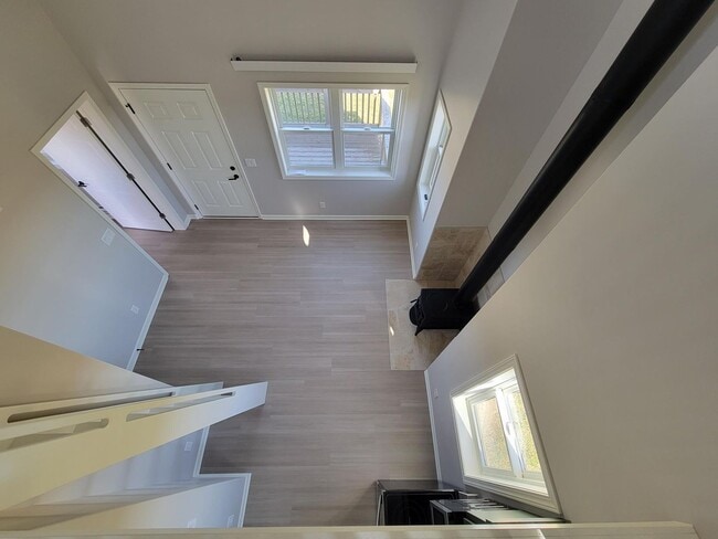 Building Photo - Country living 1 bed 1 bath