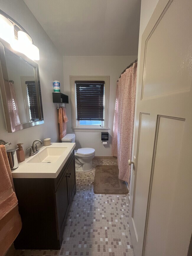 Building Photo - 1025 Maryland St