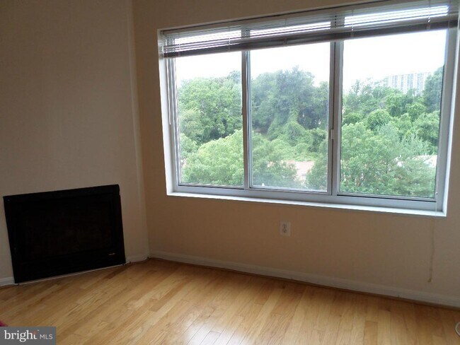 Building Photo - 3101 N Hampton Dr
