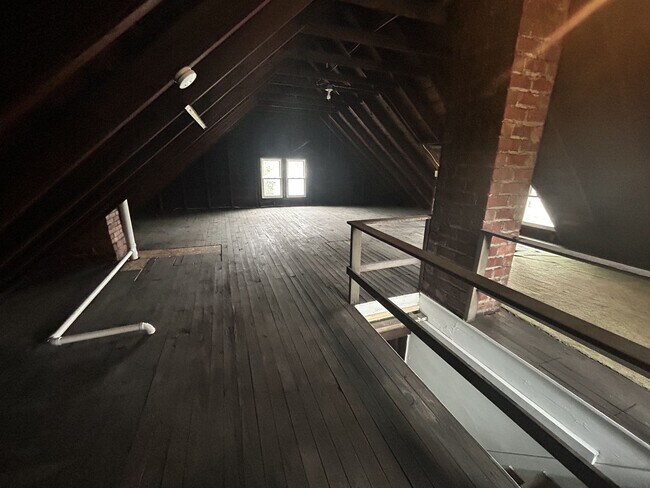 Building Photo - Beautifully Remodeled 3-Bed, 2-Bath Home with Modern Updates