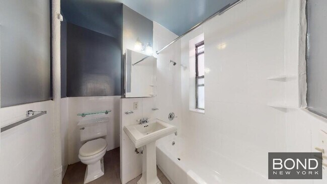 Building Photo - 219 E 23rd St