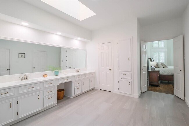 Building Photo - 1319 Hannington Dr