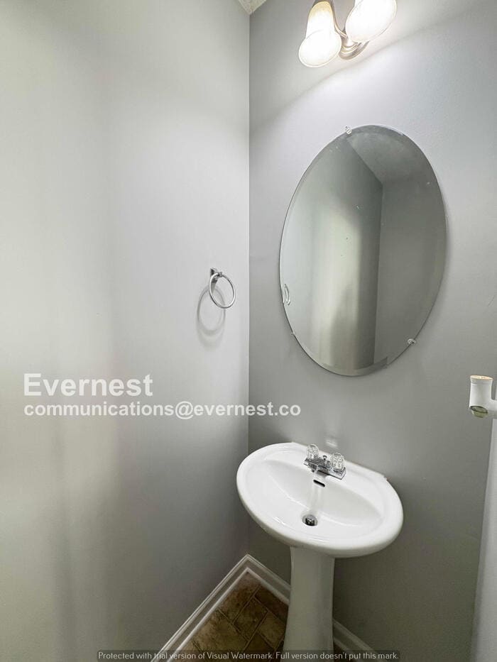 Building Photo - 8651 Thomas Ln