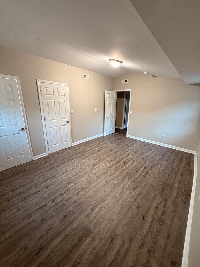 Building Photo - 121 Camellia Dr