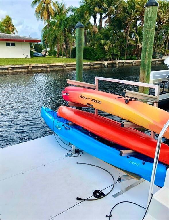 Building Photo - 3111 NE 51st St